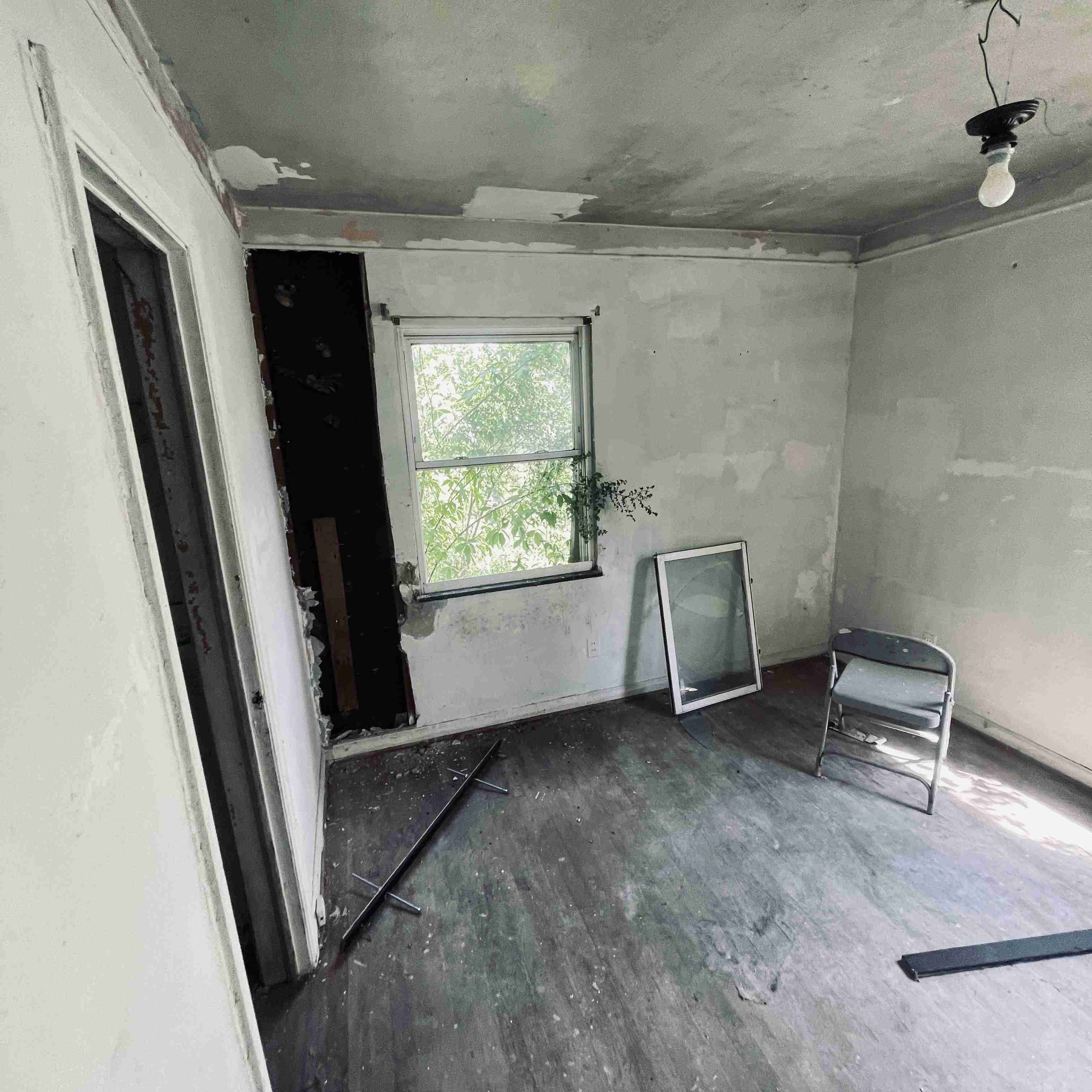 19220 Albany St (34).jpg